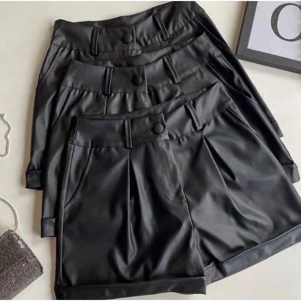 Shorts  Blogger curto, com bolsos e de alta costura !